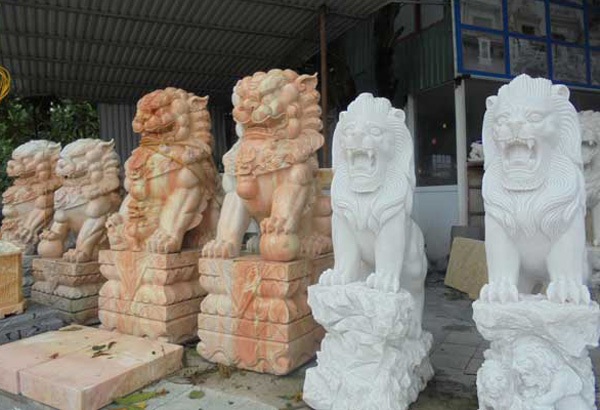 Linh vật đá vàng trấn yểm nhà đại gia - 15 Linh vật phong thủy được bán ở nhiều tuyến đường ven Hà Nội