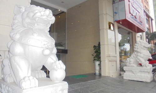 Linh vật đá vàng trấn yểm nhà đại gia - 9 Sư tử đá kiểu Trung Quốc được người Việt sử dụng rộng rãi tại nhà riêng, công ty.