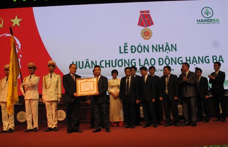 Hội Doanh nghiệp trẻ Hà Nội: Tiên phong - Đổi mới - Tự cường - 2 Hội DNT Hà Nội đón nhận Huân chương Lao động Hạng Ba