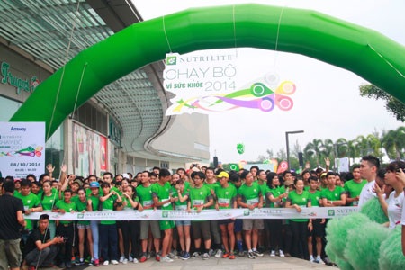 Gần 2.000 người chạy bộ vì trẻ em khó khăn vùng cao - 1 Ngày hội có sự tham gia rất đông đảo và nhiệt tình của các nhà phân phối Amway Việt Nam.