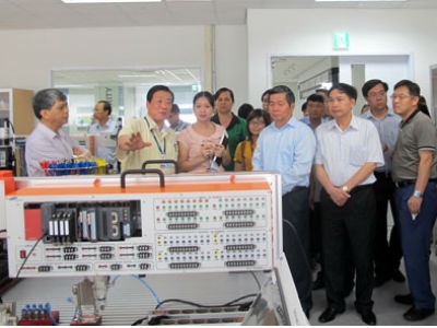 Bộ trưởng Bộ Kế hoạch và Đầu tư Bùi Quang Vinh thăm Samsung Thái Nguyên SEVT