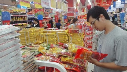 Đưa hàng vào siêu thị, doanh nghiệp phải “bôi trơn” - 1 Đưa hàng vào siêu thị, doanh nghiệp phải “bôi trơn”