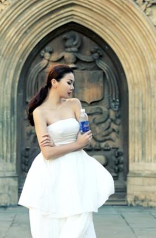 Nụ cười rạng rỡ, gương mặt tươi tắn mang đến cho Thanh Hằng vẻ quyến rũ đặc biệt