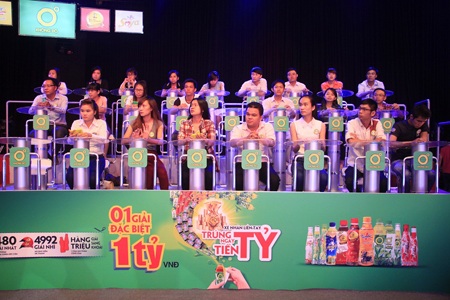 Gameshow mới thú vị Cùng là tỷ phú - 1 Thí sinh tại trường quay sẵn sàng vào “cuộc đua”.