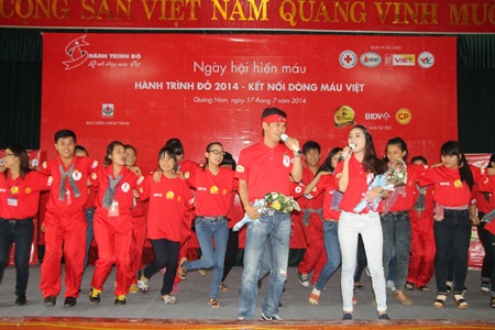 Hành trình đỏ về với mảnh đất trung dũng kiên cường - 1 Hành trình đỏ về với mảnh đất trung dũng kiên cường
