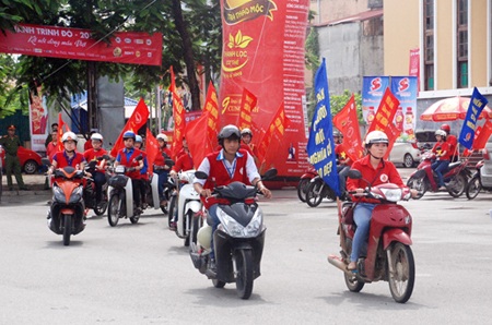 Nhật ký Hành trình đỏ - 2 Nhãn hàng Dr Thanh trong ngày hội “Giọt hồng đất võ”