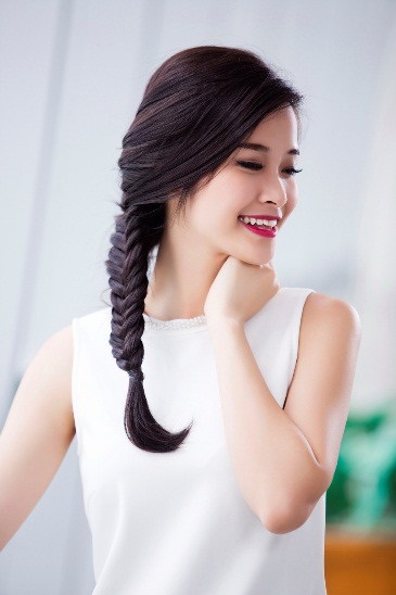 Tỏa sáng hè này với tóc đẹp - 3 Vốn ưa thích các kiểu tóc lệch, Đông Nhi