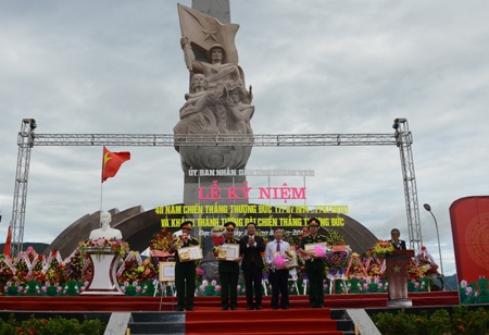 Ông Nguyễn Hòa Bình - Chủ tịch HĐQT Vietcombank (thứ 4 từ trái sang)