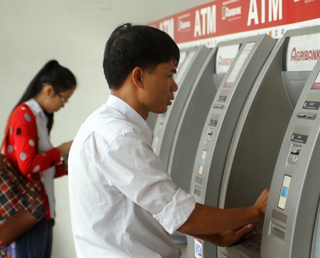 Cùng hệ thống tổ chức tín dụng phát triển thanh toán không dùng tiền mặt