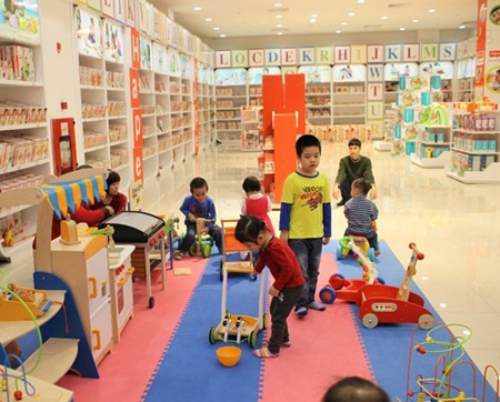  Đồ chơi trí tuệ đòi hỏi bé phải vận động trí não nhờ đó sẽ giúp bé thông minh hơn