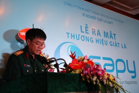 Ra mắt thương hiệu Giặt là SAPY – “Sự hài lòng của bạn là niềm hạnh phúc của chúng tôi” - 2 Thượng tá Lê Đình Cảnh – Giám đốc Xí nghiệp giặt là SAPY phát biểu tại buổi lễ