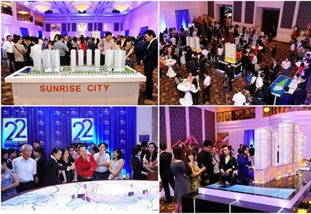 Rất nhiều khách hàng tham quan 