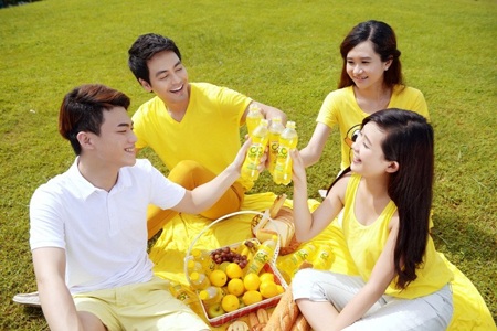 Phan Anh lúc nào cũng tươi vui, yêu đời bên bạn bè mình