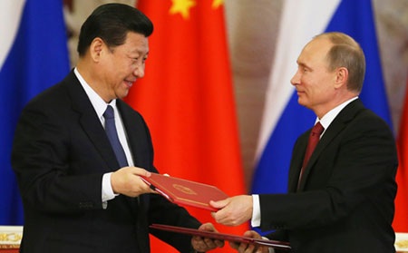 Trung Quốc sẽ giúp Nga theo cách nào? - 1 Chủ tịch Trung Quốc Tập Cận Bình (trái) và Tổng thống Nga Vladimir Putin (Ảnh: scmp.com)