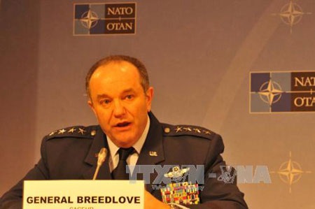 NATO chưa xác nhận rút vũ khí hạng nặng ở Đông Ukraine - 1 Tướng Philip Breedlove - Tư lệnh Tối cao NATO tại châu Âu (Ảnh: Hương Giang/TTXVN)
