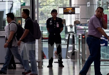 Cảnh sát Malaysia bắt thêm hai phần tử nghi tham gia nhóm IS - 1 Cảnh sát Malaysia (Ảnh minh họa, nguồn: AFP/TTXVN)