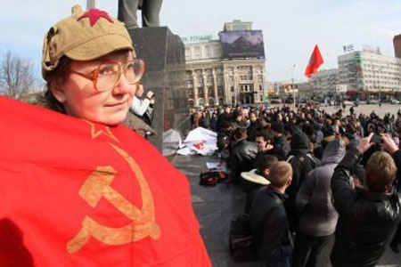 Ukraina: Gốc rễ xung đột đang được giải quyết? - 1 Người dân miền đông Ukraina