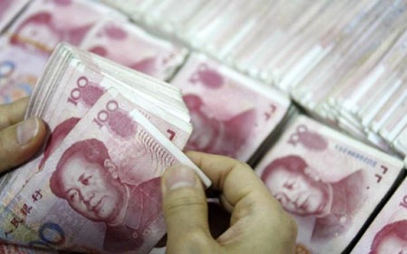 Nóng bỏng cuộc chiến quyền lực mềm Mỹ - Trung - 1 Đồng Nhân dân tệ của Trung Quốc đang chiếm ưu thế so với đồng USD (Ảnh AFP)