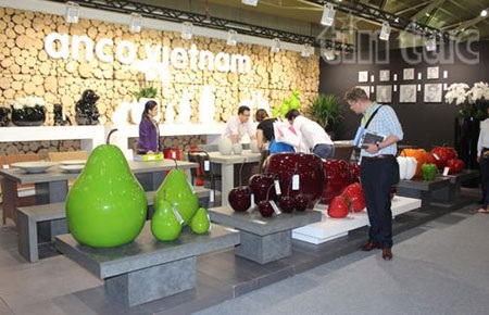Việt Nam tham gia Hội chợ quốc tế đồ gỗ và nội thất Singapore - 1 Một gian hàng tại Hội chợ quốc tế đồ gỗ và nội thất Singapore (IFFS)