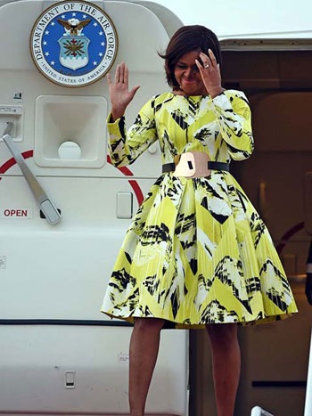 "Phù thủy" hóa trang gốc Việt tháp tùng bà Michelle Obama đi công cán - 2 Chiếc váy được cho là mang ẩn ý về tình hữu nghĩ Mỹ-Nhật của Michelle Obama