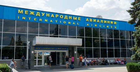 Crimea sẽ mở hãng hàng không riêng - 1 Bên ngoài sân bay Simferopol tại Crimea