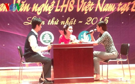 Liên hoan văn nghệ hội sinh viên Việt Nam tại Bắc Kinh, Trung Quốc - 1 Các sinh viên giao lưu tại liên hoan