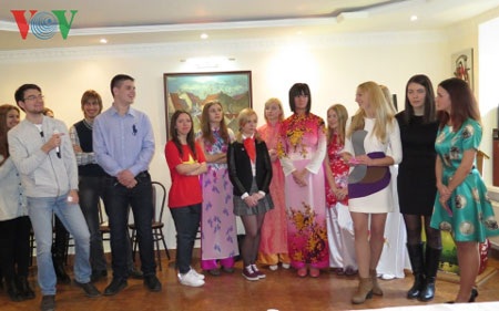 Sinh viên Nga hào hứng với hoạt động ngoại khóa về Việt Nam - 3 Giao lưu của các đội khi gặp câu hỏi khó