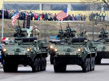 Mỹ, NATO diễu binh cực lớn khoe  sức mạnh gần biên giới Nga