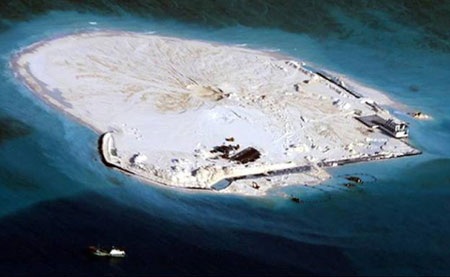 Philippines tố Trung Quốc muốn thâu tóm toàn bộ Biển Đông - 1 Hình ảnh Trung Quốc cải tạo bãi Gạc Ma (Ảnh AFP)