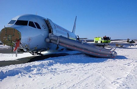 Hiện trường máy bay trượt trên đường băng (Ảnh: Văn phòng An toàn vận tải Canada)