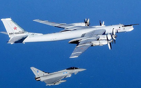 Máy bay ném bom Tu - 95 Nga (ảnh: MoD/Russia Beyond the Headline)