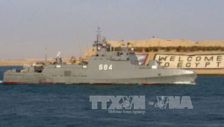 Không kích Yemen, liên minh Arab "đòn" cả Mỹ và Iran - 2 Ai Cập điều tàu chiến tới Yemen (Ảnh: AFP/TTXVN)