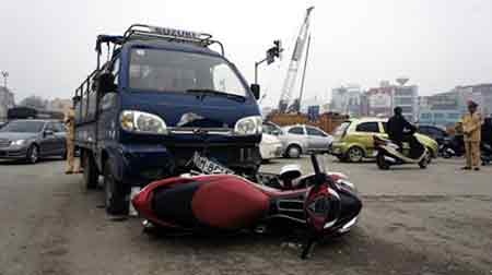 Hiện trường 1 vụ tai nạn giao thông tại Hà Nội