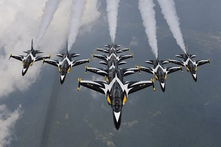 Mỹ sợ bí mật công nghệ quân sự bị Trung Quốc "phỗng tay trên" - 3 Phi đội biểu diễn Black Hawk T-50 của không quân Hàn Quốc