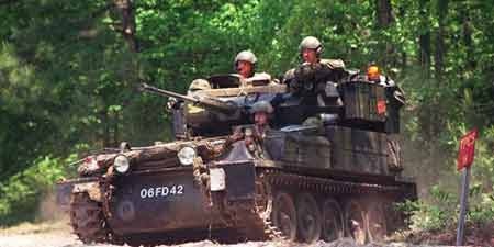 Một chiếc xe bọc thép của Anh