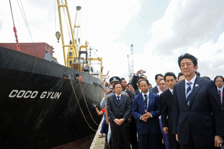 Tokyo, Bắc Kinh và cuộc tranh giành Myanmar - 1 Thủ tướng Shinzo Abe đã đến đặc khu kinh tế tương lai Thilawa