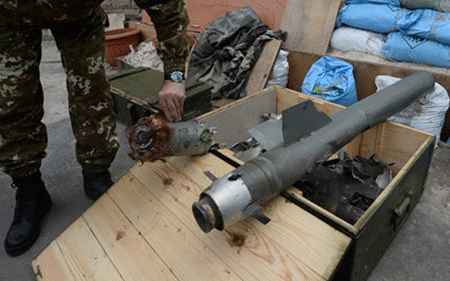 Các mảnh vỡ của những quả bom chùm ở miền đông Ukraine