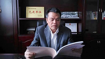 Đại gia Trung Quốc xây biệt thự cho toàn bộ dân làng ở quê - 1 Đại gia Xiong Shuihua