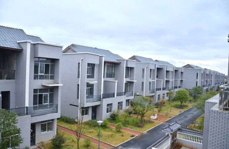 Đại gia Trung Quốc xây biệt thự cho toàn bộ dân làng ở quê - 2 Khu nhà do đại gia Xiong Shuihua xây làm từ thiện