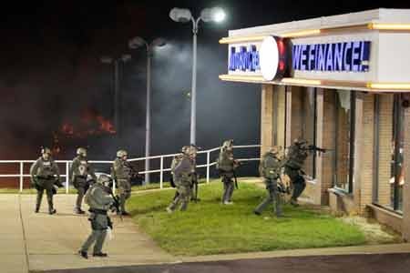 Lực lượng vệ binh quốc gia được huy động lập lại trật tự ở Ferguson (nguồn: AP)