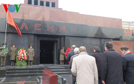 Vào viếng Lăng Lenin