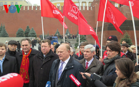 CT Đảng CS Ziuganov nói về ý nghĩa của CM tháng Mười trước đông đảo phóng viên báo chí