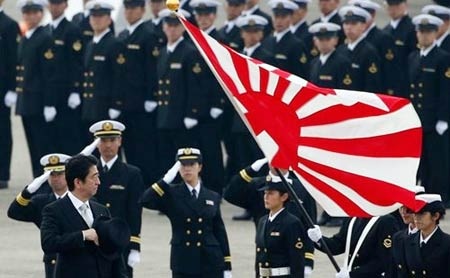 Nhật Bản chấp nhận xuống thang với Trung Quốc? - 1 Ngày 26/10, Lực lượng Phòng vệ Nhật Bản duyệt binh nhân 60 năm ngày thành lập