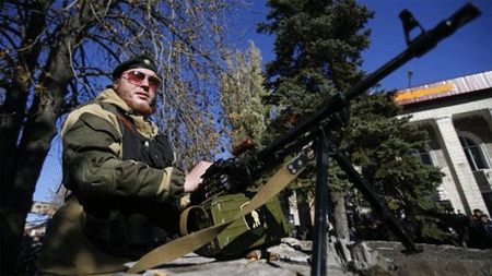 Miền đông Ukraina tan nát vì đạn pháo (ảnh: AP...)