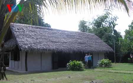 Ngôi nhà lá nơi Bác Hồ sống và làm việc trong thời gian ở Udon (1928-1929)