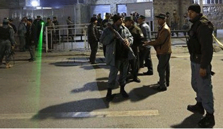 Đánh bom kinh hoàng tại Trung tâm văn hóa Pháp - 1 Cảnh sát Afghanistan phong tỏa hiện trường vụ đánh bom