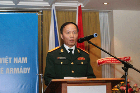 Kỷ niệm 70 năm Quân đội nhân dân Việt Nam tại CH Séc - 2 Đại tá Nguyễn Văn Chung, Tùy viên Quốc phòng Đại sứ quán Việt Nam phát biểu tại buổi chiêu đãi
