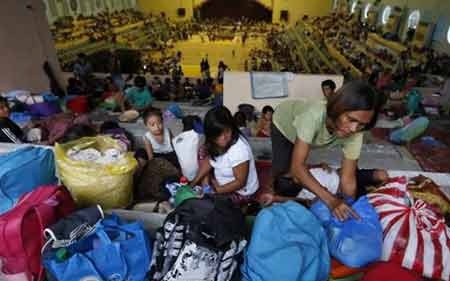 Bão Hagupit đã làm ít nhất 4 người thiệt mạng ở Philippines - 11 Trung tâm sơ tán (ảnh: EPA)