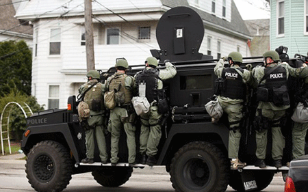 Lực lượng cảnh sát Mỹ được vũ trang hầm hố như quân đội (ảnh: Getty Images)