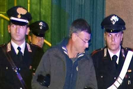 Italy mở rộng điều tra vụ bê bối mafia ở thủ đô - 1 Một thành viên mafia bị cảnh sát Italy bắt giữ (ảnh: thetimes.co.uk)